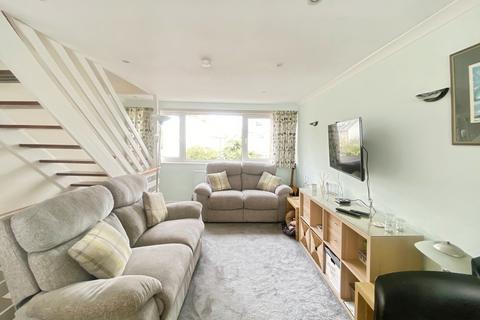 3 bedroom house to rent, Crown Court, Market Hill, Cowes, PO31