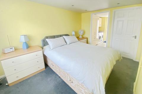 3 bedroom house to rent, Crown Court, Market Hill, Cowes, PO31