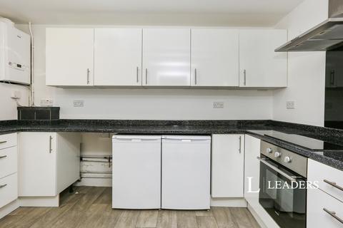 2 bedroom flat to rent, Ross Mews, Victoria Road, Netley Abbey, SO31