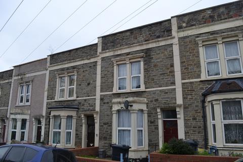 4 bedroom terraced house to rent, 46 Heron Road Bristol BS5 0LU