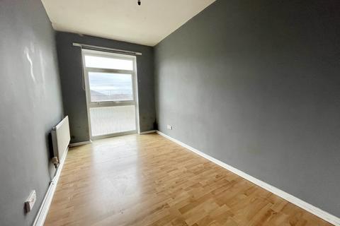2 bedroom flat for sale, Elderberry Close, Luton LU2
