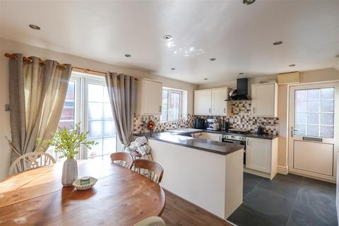 4 Manor Close, Topcliffe, Thirsk, YO7 3RH