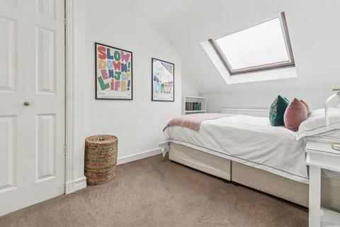 undefined, Queens Road, Twickenham TW1