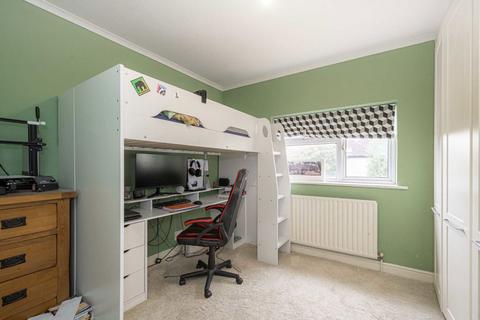 29 Coombe Road, Hampton, TW12 3PB