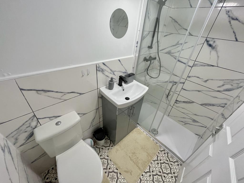 Room 4 En-suite