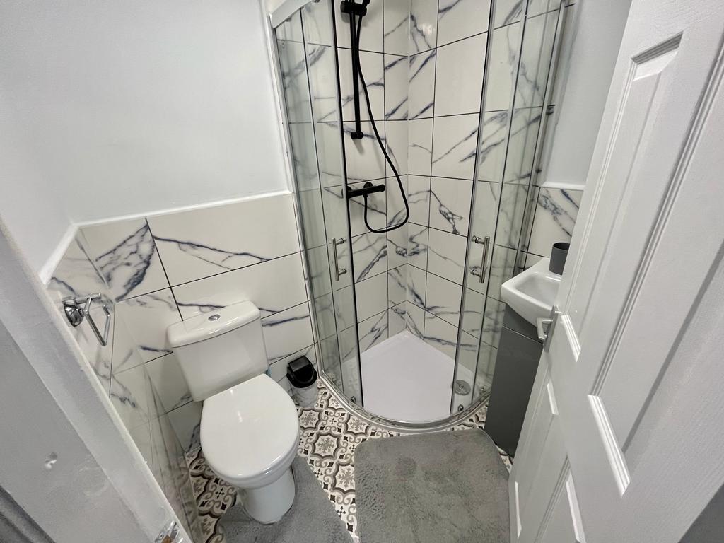 R1 En-suite