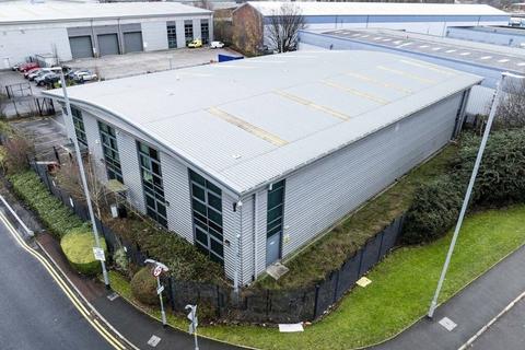 Warehouse to rent, Central Trading Estate, Trafford Park Manchester M17 1TT