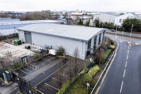 Warehouse to rent, Central Trading Estate, Trafford Park Manchester M17 1TT