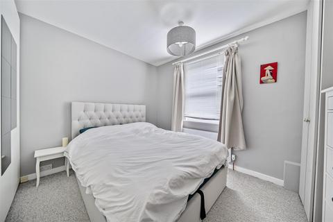 17 Westfield Road, Surbiton, KT6 4EL