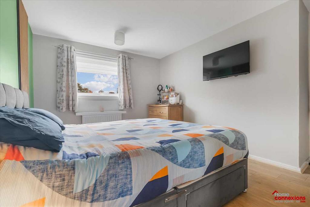 Bedroom One (3)