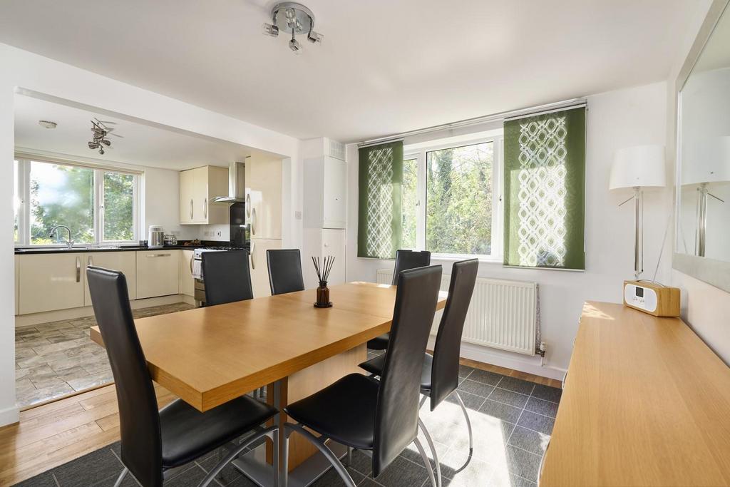 Dinning room 02.jpg