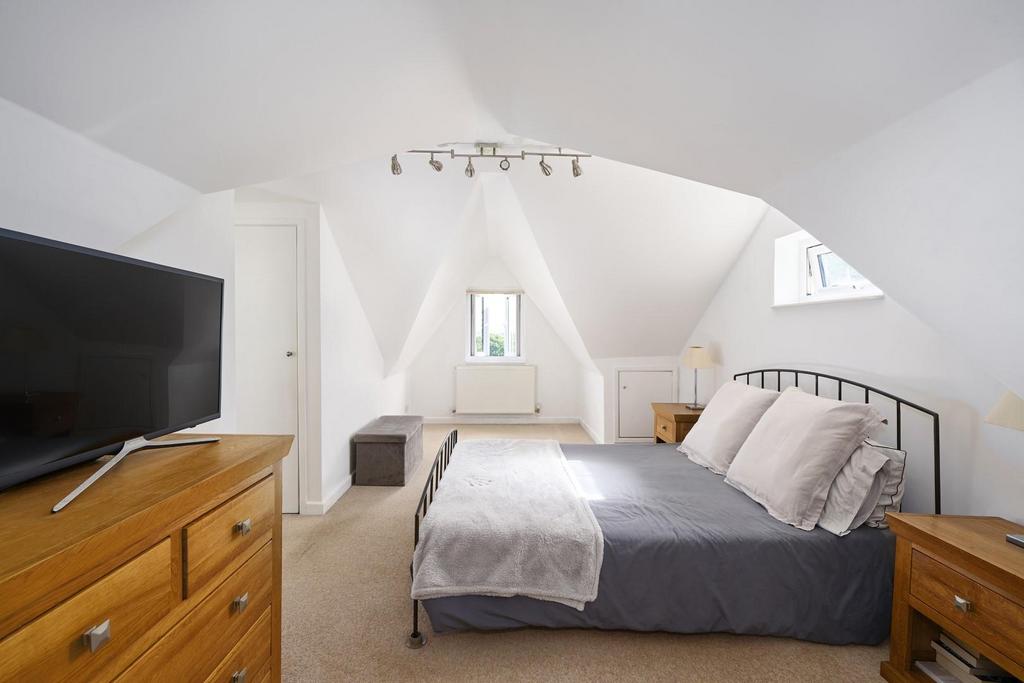 Master Bedroom 01.jpg