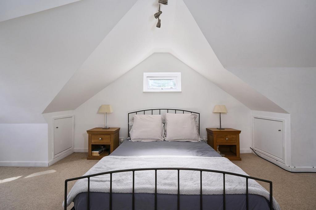 Master Bedroom 04.jpg
