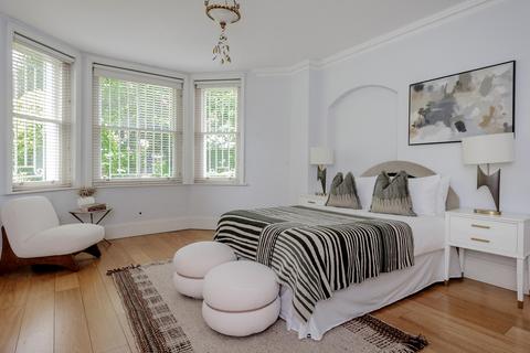 undefined, Holland Park, London, W11