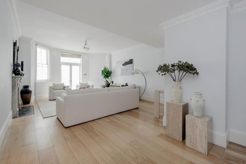 4 bedroom flat for sale, Holland Park, London, W11