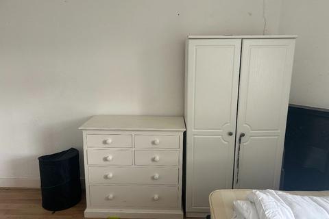 undefined, Kingston Hill, Kingston upon Thames, R2