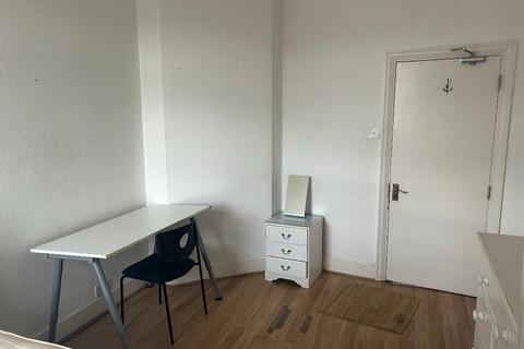 undefined, Kingston Hill, Kingston upon Thames, R2