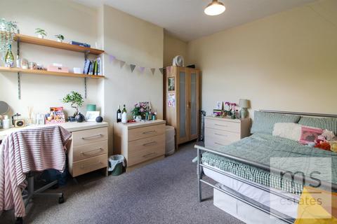 5 bedroom semi-detached house to rent, Teversal Avenue, Nottingham NG7