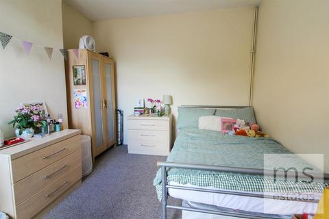 5 bedroom semi-detached house to rent, Teversal Avenue, Nottingham NG7