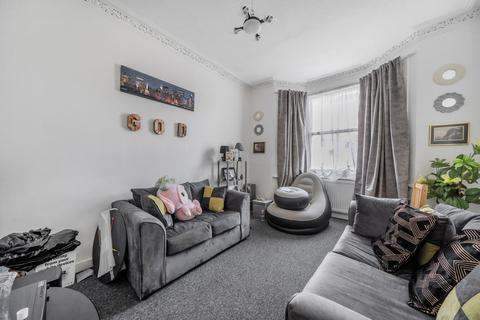 3 bedroom end of terrace house for sale, Parish Lane, London