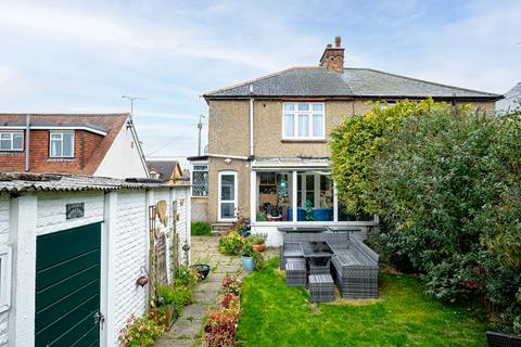 3 bedroom semi-detached house for sale, Daws Heath Road, Rayleigh, SS6
