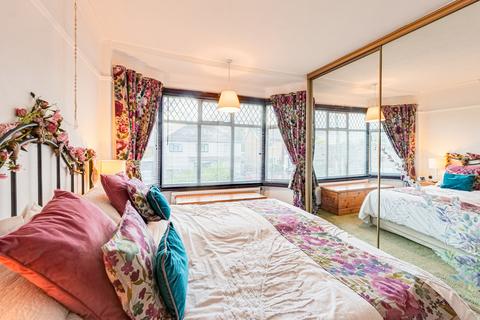3 bedroom semi-detached house for sale, Daws Heath Road, Rayleigh, SS6