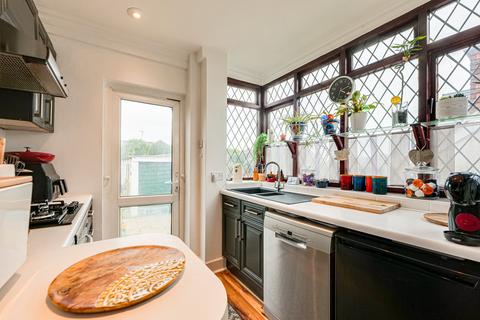 3 bedroom semi-detached house for sale, Daws Heath Road, Rayleigh, SS6