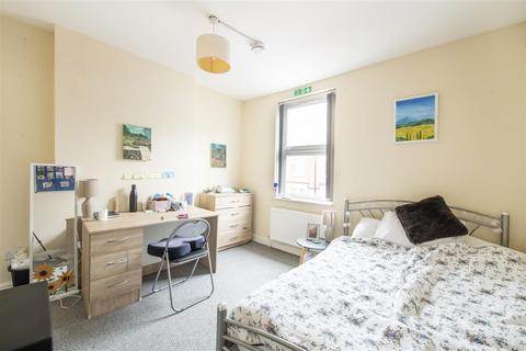 3 bedroom end of terrace house to rent, Warwick Street, Nottingham NG7