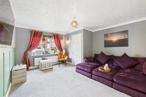 3 bedroom semi-detached house for sale, Airedale Drive, Bridlington