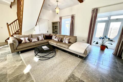 1 bedroom terraced house to rent, St Martin