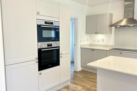 5 bedroom detached house for sale, Knights Grove, Newbury, Berkshire, RG18