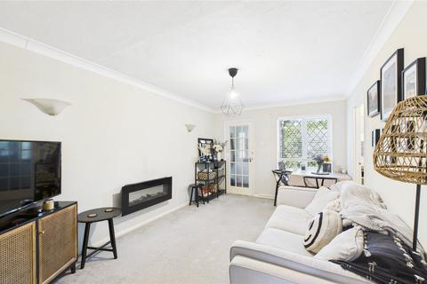 1 bedroom flat for sale, Meadowbank Road, Surrey GU18