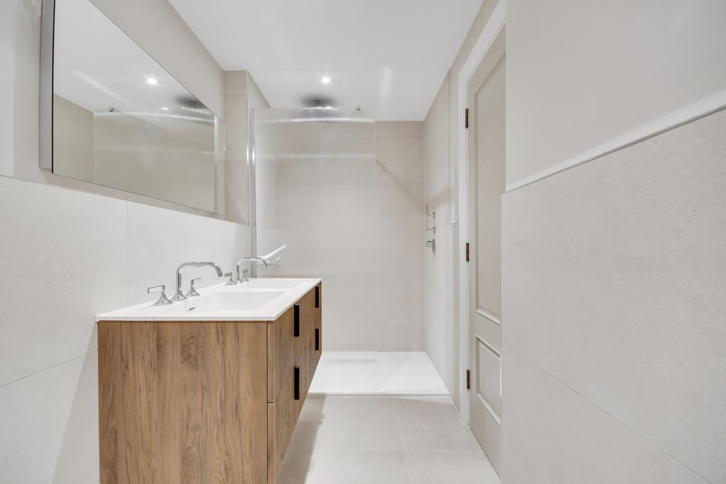 En Suite Shower Room 1