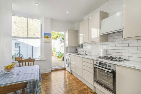 2 bedroom flat for sale, Iveley Road, London SW4