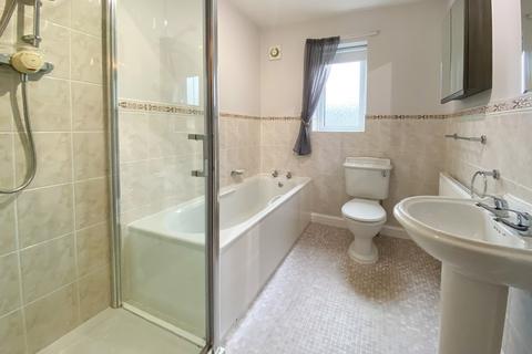 2 bedroom flat for sale, Marsh Gardens, Holmfirth HD9