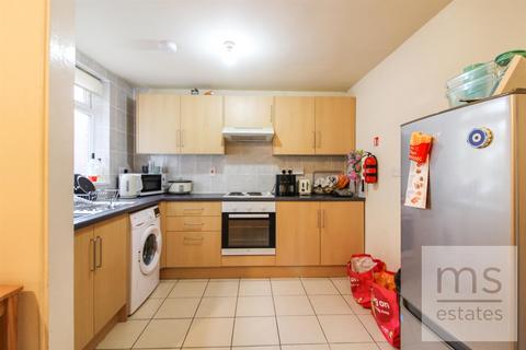 3 bedroom terraced house to rent, Park Road, Nottingham NG7