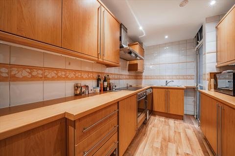 2 bedroom flat for sale, Hertford Street, London, W1J