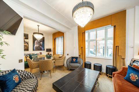 2 bedroom flat for sale, Hertford Street, London, W1J