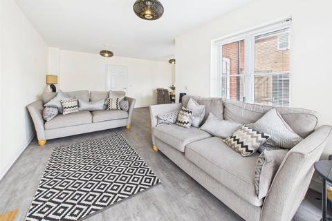 11 Dreadnaught Drive, Gloucester, GL1 5RA