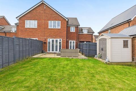 11 Dreadnaught Drive, Gloucester, GL1 5RA