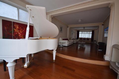 undefined, Penhurst Gardens, Edgware , Middlesex, HA8 9TT