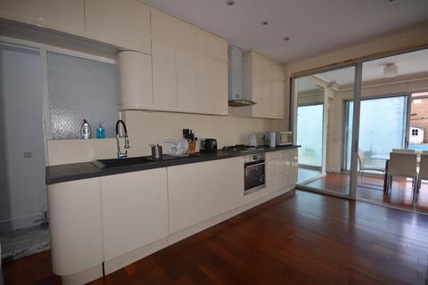 4 bedroom detached house to rent, Penhurst Gardens, Edgware , Middlesex, HA8 9TT