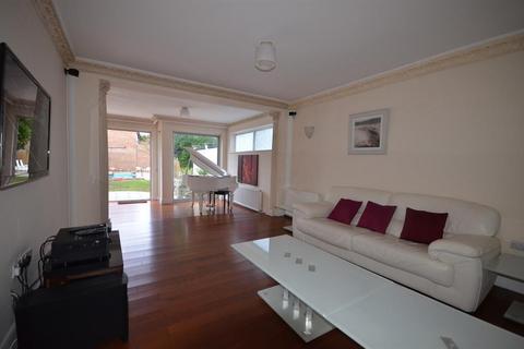 4 bedroom detached house to rent, Penhurst Gardens, Edgware , Middlesex, HA8 9TT