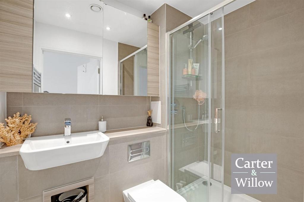 En suite shower