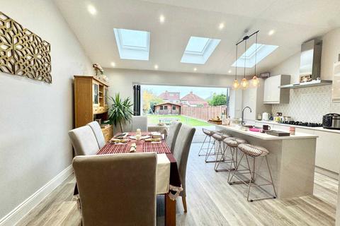 undefined, Caversham Avenue, Cheam, SM3