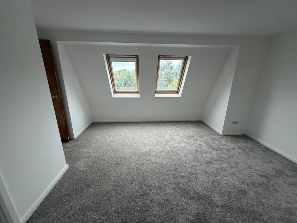 Bedroom 1 (2)