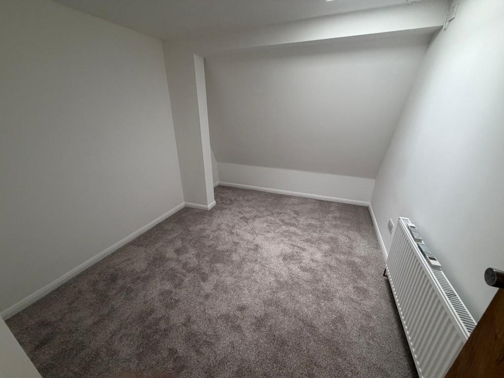 Bedroom 2 (2)