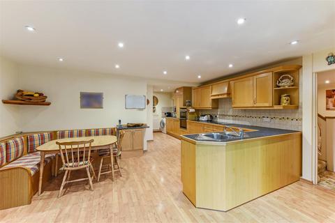 4 bedroom link detached house for sale, Spring Place, Church Lane, Romsey Town Centre