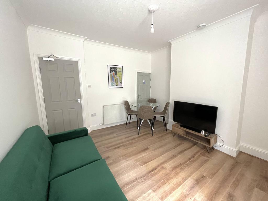 47 Hood Street - Living.jpg