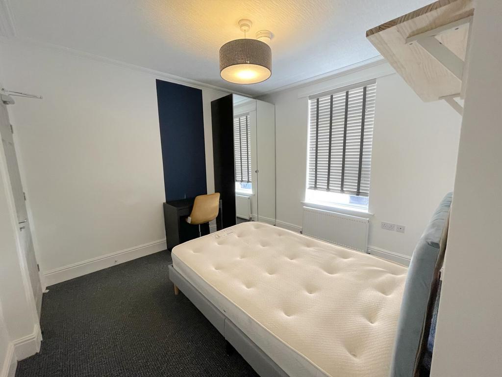 47 Hood Street - Bedroom.jpg
